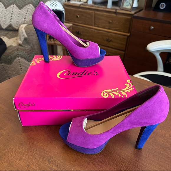 Candie’s Platform Pumps - Picture 1 of 9